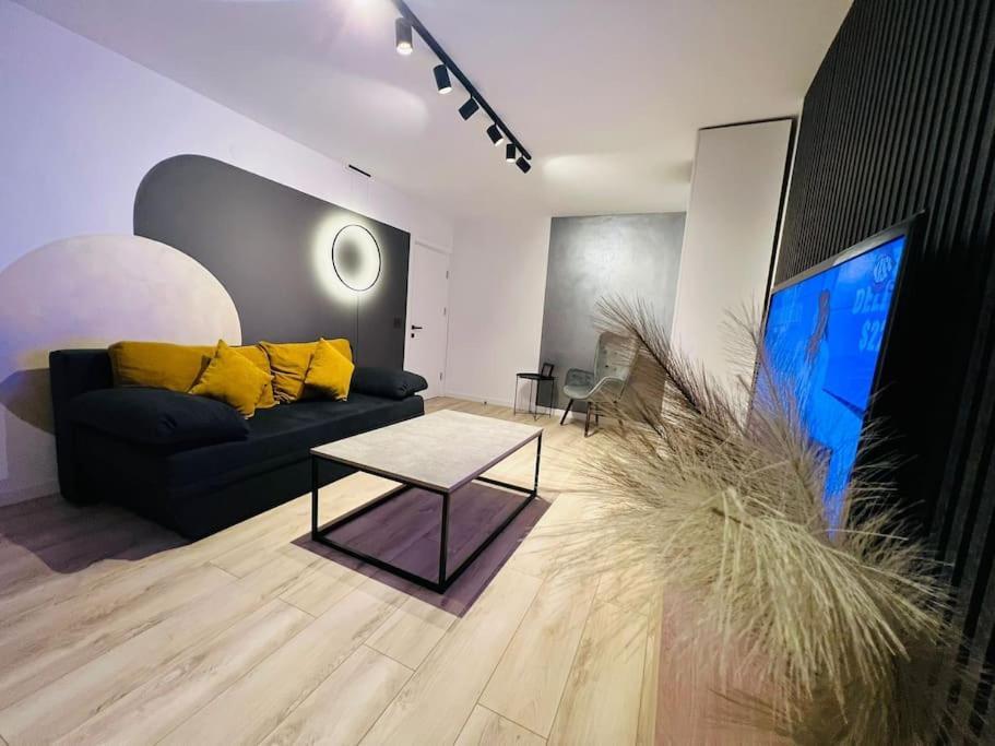 Impact Apartments Piteşti Exteriör bild